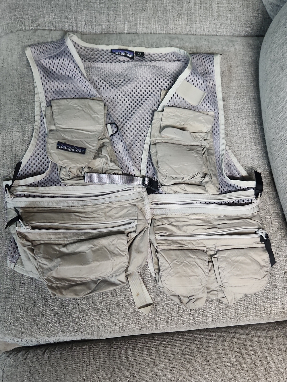 Patagonia Men's Mesh Breathable Utility Fishing Vest Light Gray Multi-Pocket XS